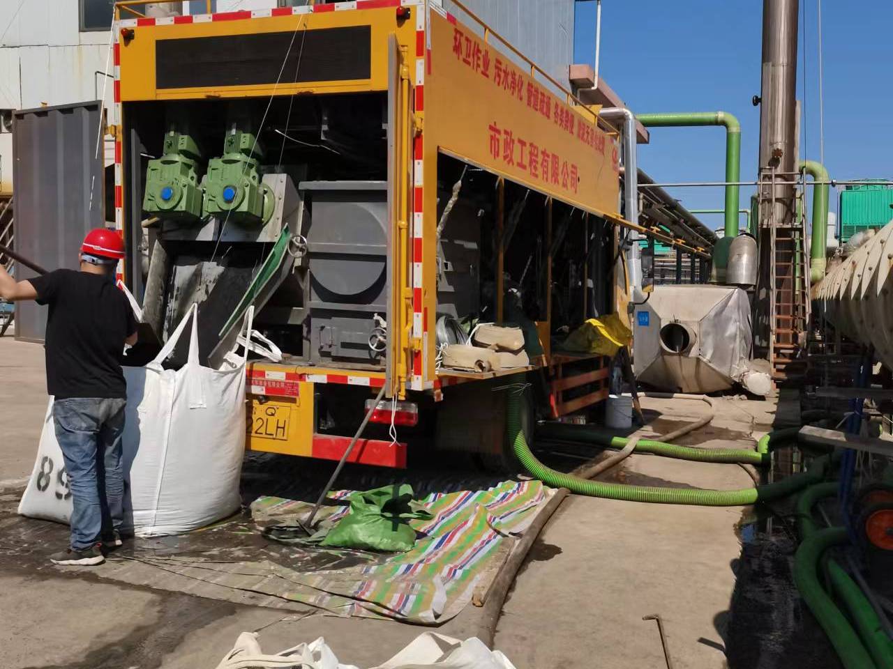 海兴淤泥压干处理